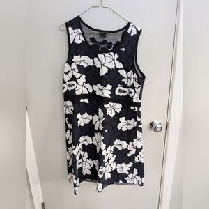 Ann Taylor XL Black and White Floral Sweater Dress EUC